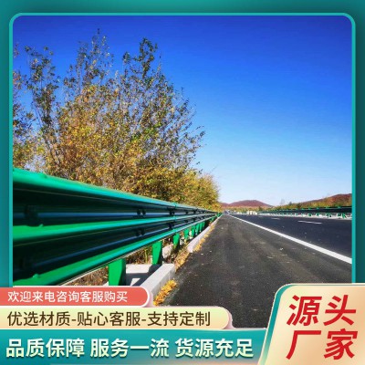 波形護(hù)欄多少錢 公路兩側(cè)的波形護(hù)欄 波形護(hù)欄立柱價格