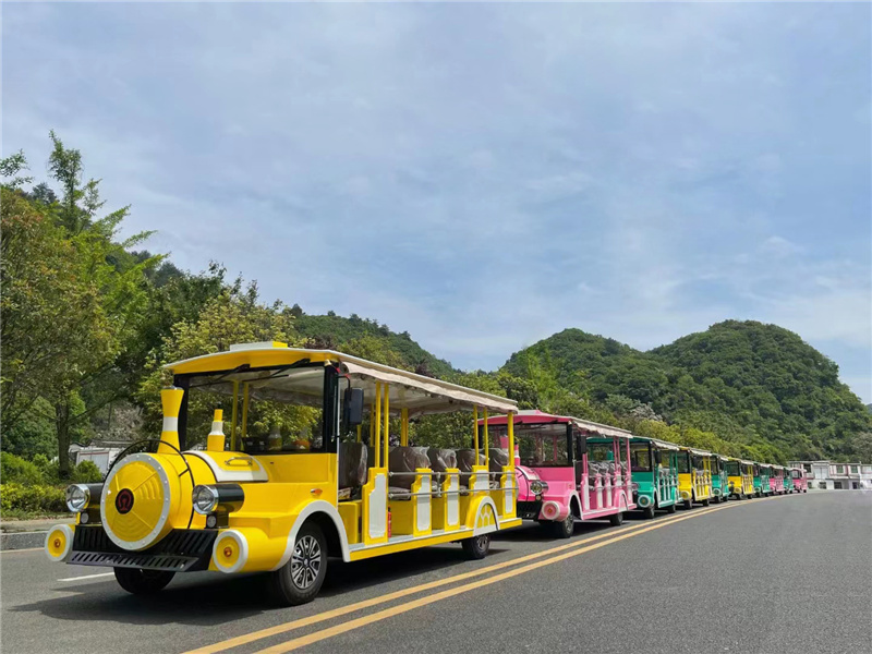 8電動汽車圖片